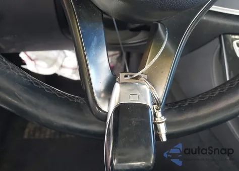 2017 Mercedes-Benz E 300 4Matic z USA, uszkodzony, nr VIN WDDZF4KB9HA135677